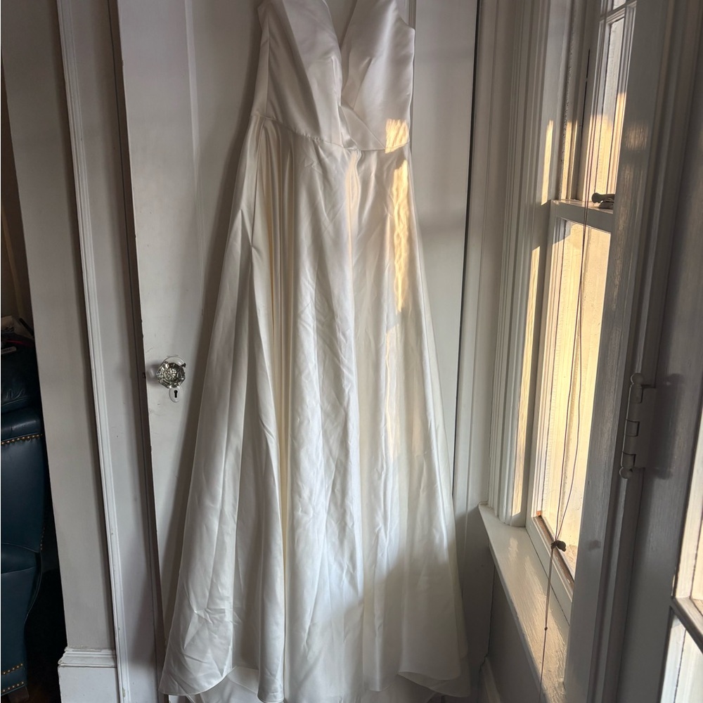 Watters White V-Neck Wedding Dress - Picture 2 of 7